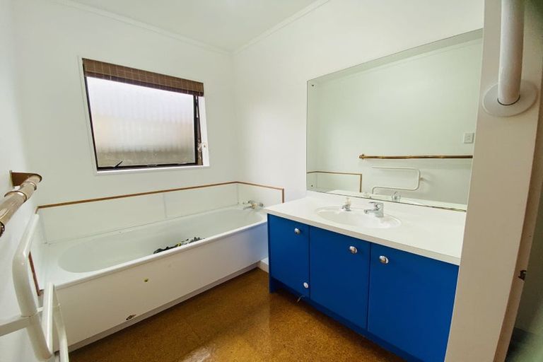 Photo of property in 9/116 Titirangi Road, New Lynn, Auckland, 0600