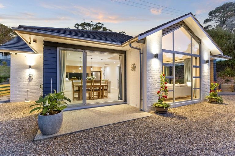 Photo of property in 5b Hobbs Road, Matakatia, Whangaparaoa, 0930