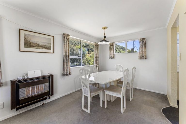 Photo of property in 24 Hartford Crescent, Totara Park, Upper Hutt, 5018