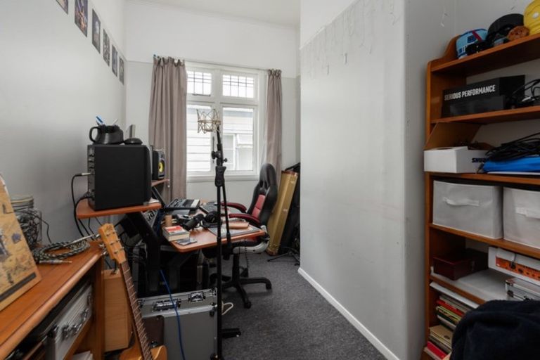 Photo of property in 16 Glendavar Street, Berhampore, Wellington, 6023