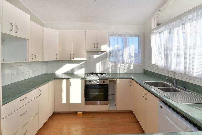 Photo of property in 7 Kaipara Crescent, Helensville, 0800