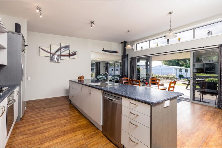 Photo of property in 84 Timaru Road, Waimate, 7924