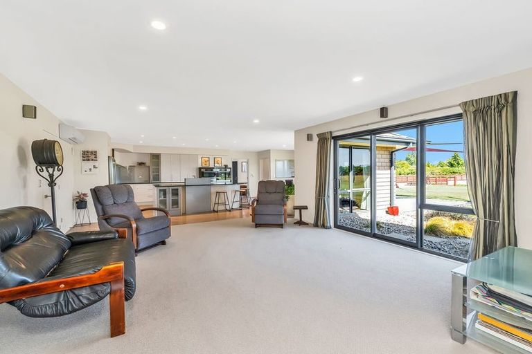 Photo of property in 9 Thorndon Close, Kirwee, Darfield, 7571