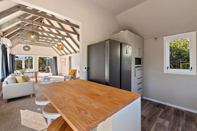 Photo of property in 52 Te Moana Road, Waikanae Beach, Waikanae, 5036