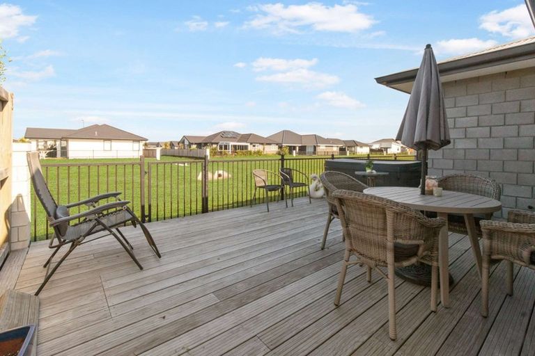 Photo of property in 79 Te Kio Crescent, Papamoa Beach, Papamoa, 3118