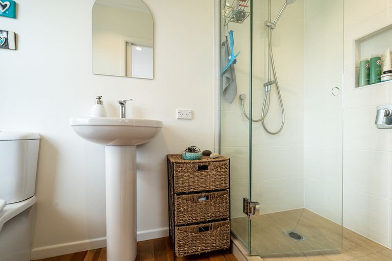 Photo of property in 6 Boler Place, New Lynn, Auckland, 0600