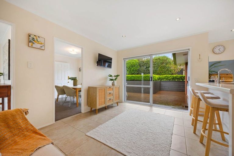 Photo of property in 6 Camira Place, Botany Downs, Auckland, 2010