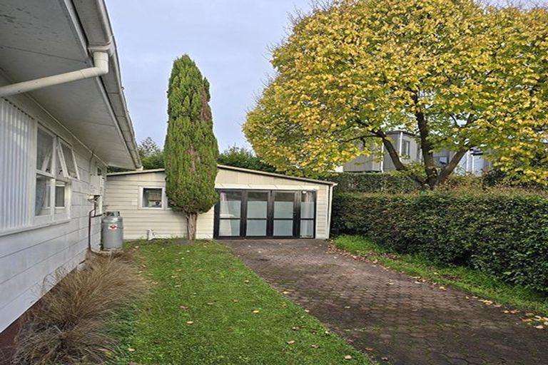 Photo of property in 11 Dellwood Avenue, Henderson, Auckland, 0612