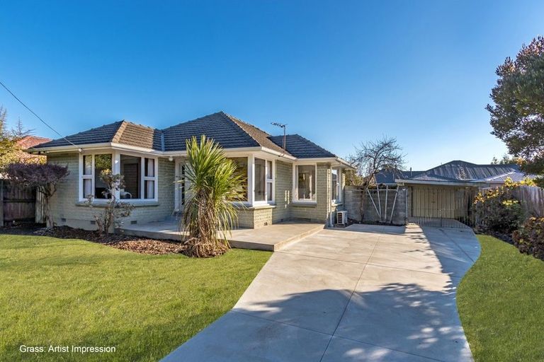 Photo of property in 33 Fovant Street, Russley, Christchurch, 8042