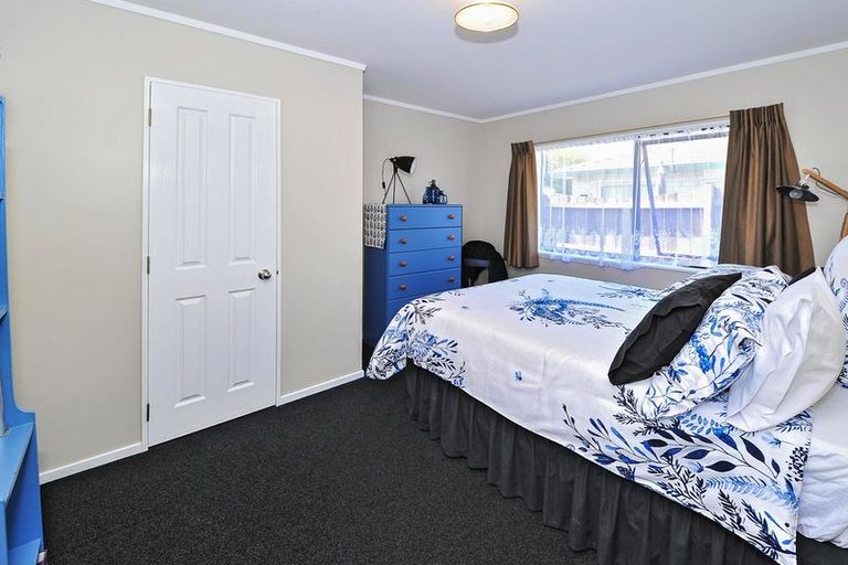 Photo of property in 3 Glenross Drive, Wattle Downs, Auckland, 2103