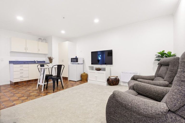 Photo of property in 15 Beachman Grove, Hilltop, Taupo, 3330