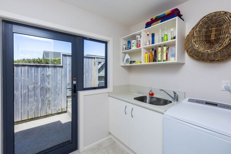 Photo of property in 27 Mcewen Crescent, Riverstone Terraces, Upper Hutt, 5018