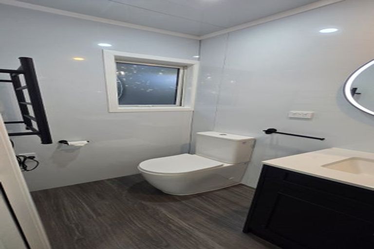 Photo of property in 63 Carlisle Road, Torbay, Auckland, 0630