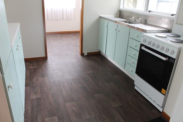 Photo of property in 30 Glennandrew Drive, Half Moon Bay, Auckland, 2012