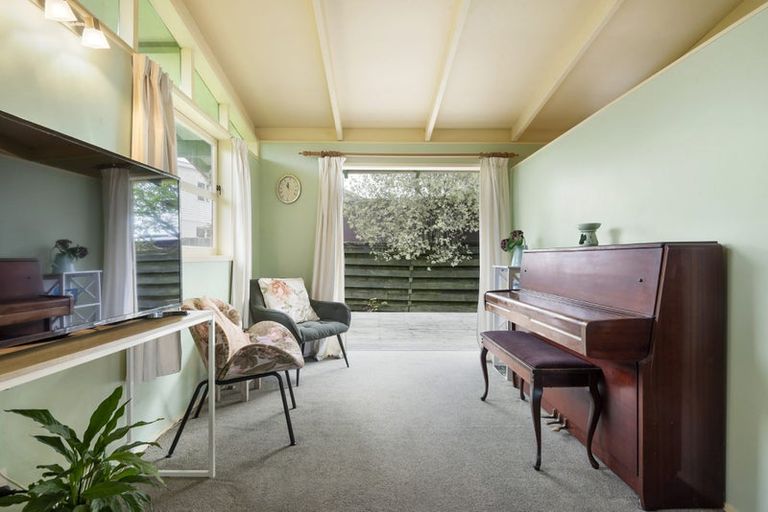 Photo of property in 1/68 Glenvar Road, Torbay, Auckland, 0630