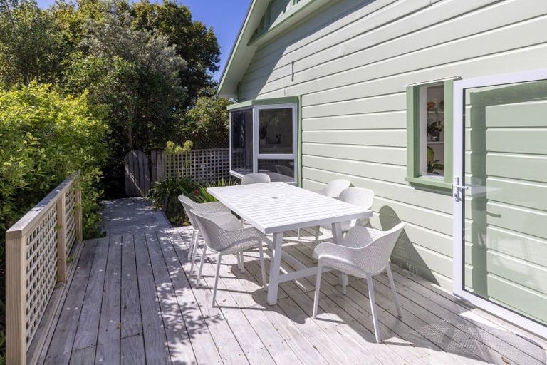 Photo of property in 11 Tiromoana Road, Raumati South, Paraparaumu, 5032