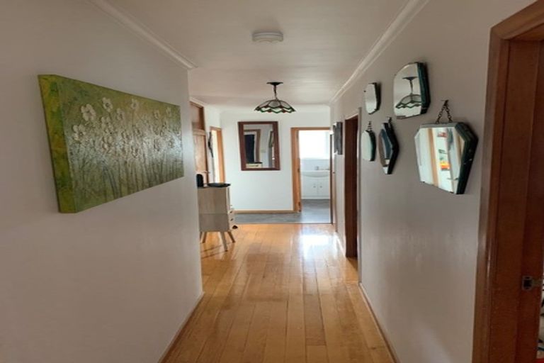 Photo of property in 12 Cron Avenue, Te Atatu South, Auckland, 0610