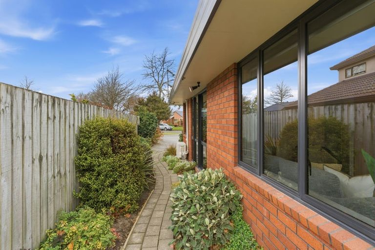 Photo of property in 12 Hatfield Place, Avonhead, Christchurch, 8042