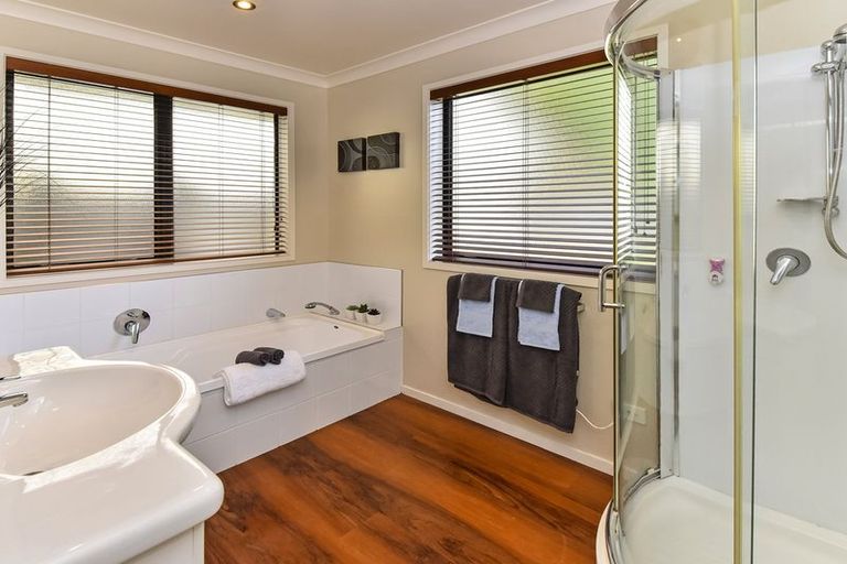 Photo of property in 4 Nita Place, The Gardens, Auckland, 2105