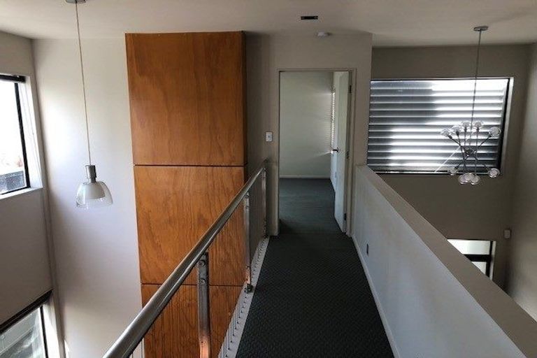 Photo of property in 48 Newbury Place, Schnapper Rock, Auckland, 0632