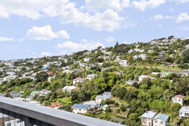 Photo of property in 77 Tiketike Way, Brooklyn, Wellington, 6021