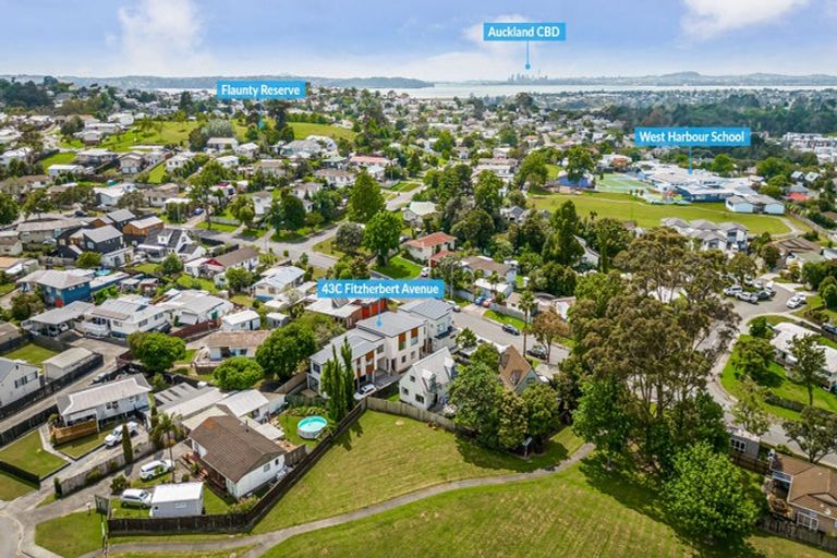 Photo of property in 43c Fitzherbert Avenue, West Harbour, Auckland, 0618