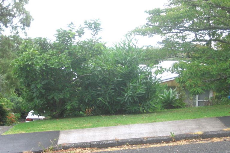 Photo of property in 38 Deuxberry Avenue, Northcote, Auckland, 0627