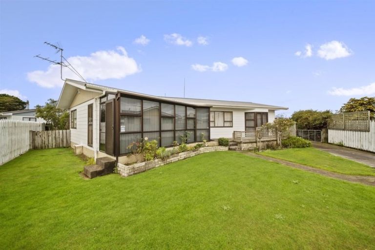 Photo of property in 16 Manuka Place, Hawera, 4610