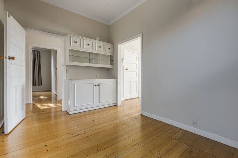 Photo of property in 1 Momona Road, Greenlane, Auckland, 1051