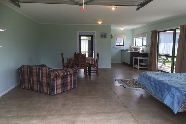 Photo of property in 1a Roretana Drive, Athenree, Waihi Beach, 3177