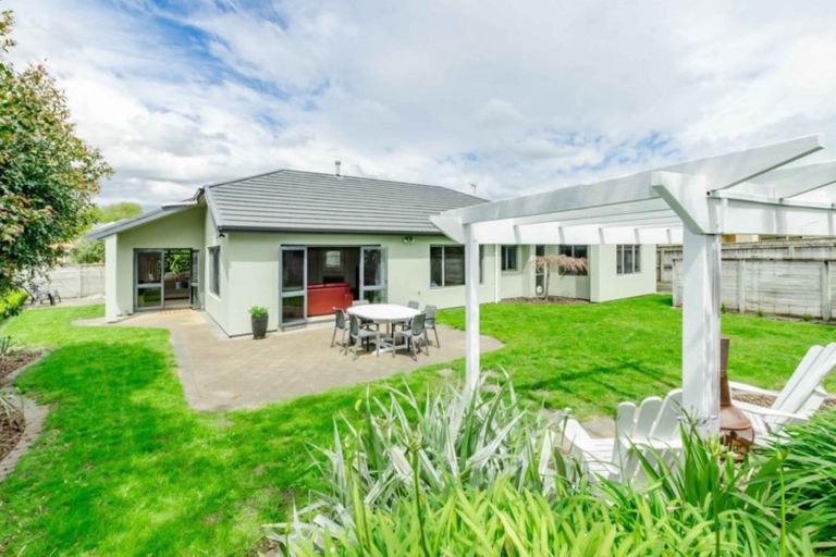 Photo of property in 17 Regent Drive, Paraparaumu Beach, Paraparaumu, 5032