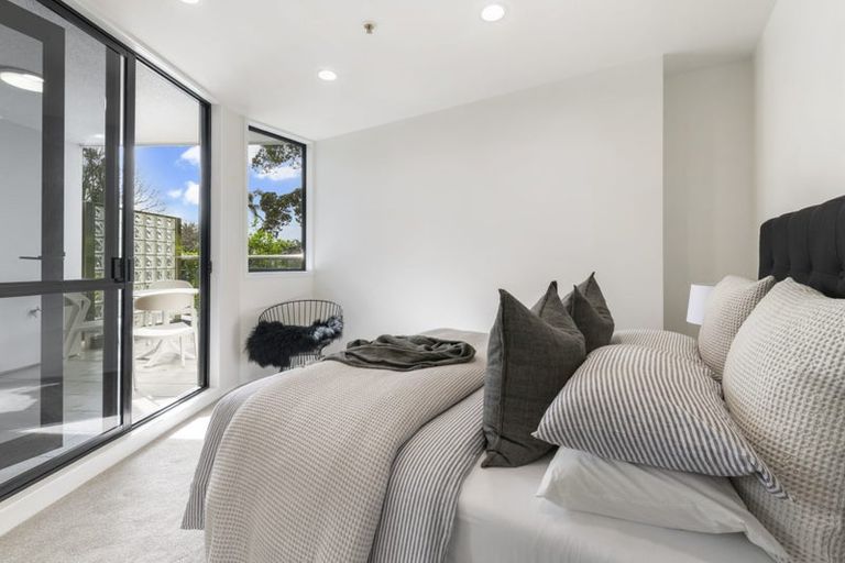Photo of property in 5c The Promenade, Takapuna, Auckland, 0622
