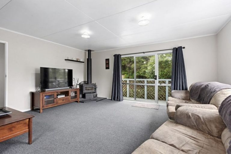 Photo of property in 8 Mokopuna Grove, Stokes Valley, Lower Hutt, 5019