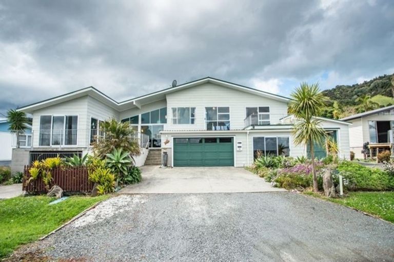 Photo of property in 10 Waikaraka Beach Road, Tamaterau, Whangarei, 0174