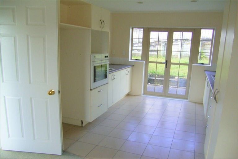 Photo of property in 10 Marbella Drive, Massey, Auckland, 0614