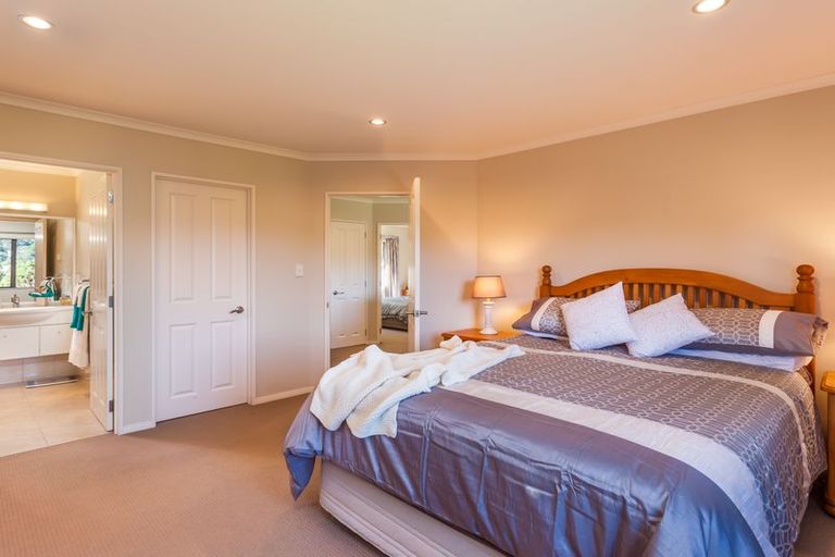 Photo of property in 50 Landing Road, Titirangi, Auckland, 0604