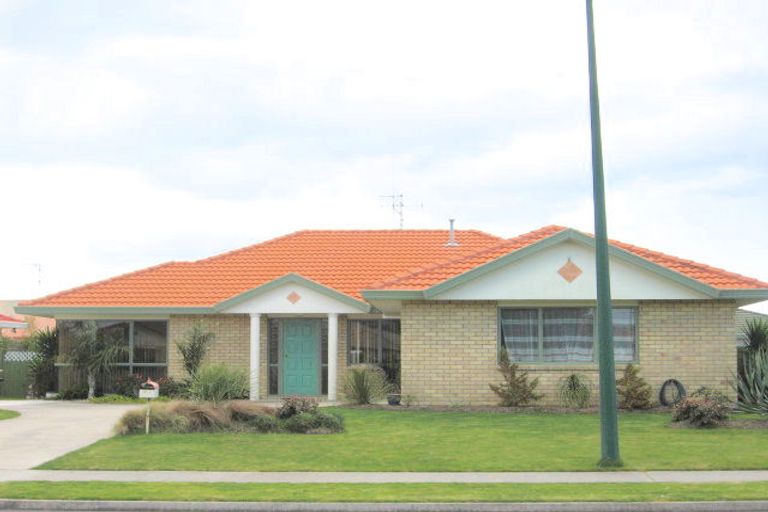 Photo of property in 699 Grenada Street, Papamoa Beach, Papamoa, 3118