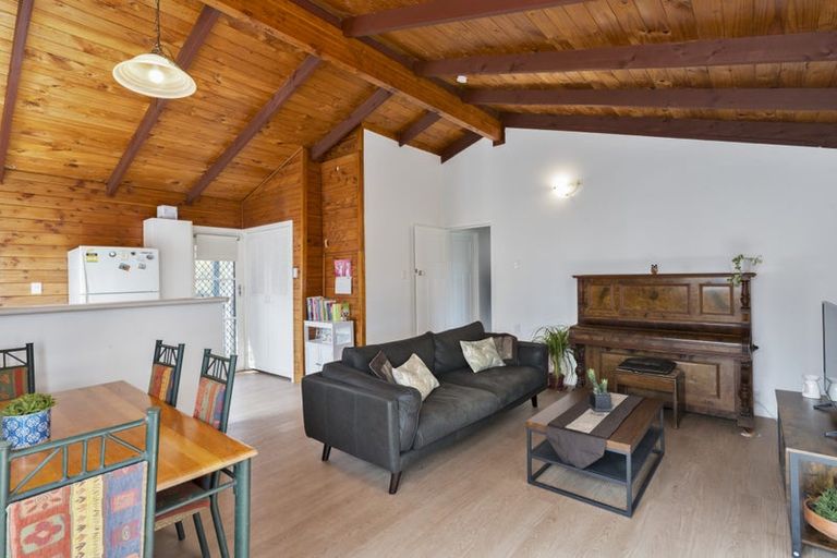 Photo of property in 2/391 West Coast Road, Glen Eden, Auckland, 0602