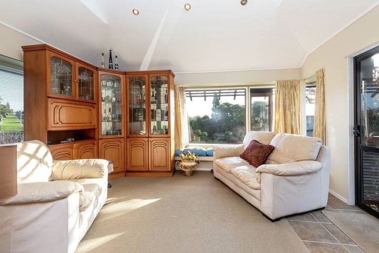 Photo of property in 18 Evelyn Road, Cockle Bay, Auckland, 2014