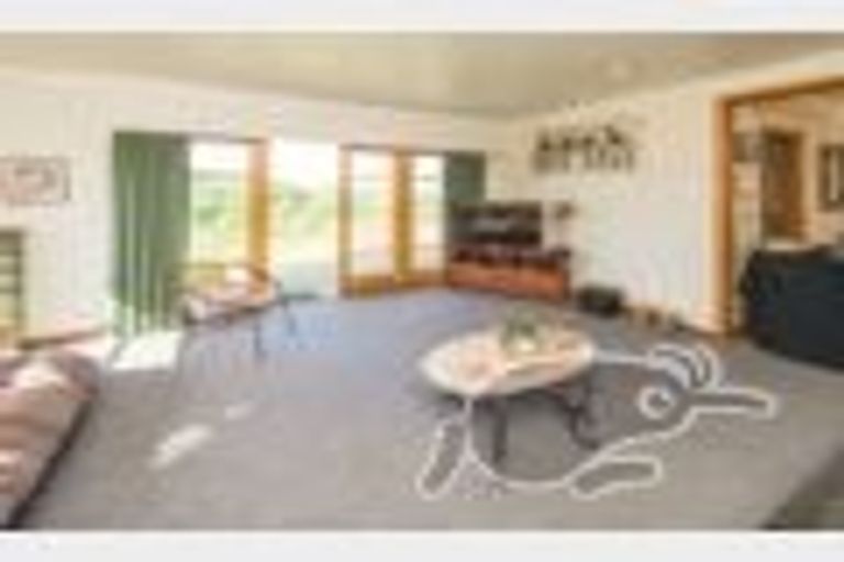 Photo of property in 37 Karewa Street, Castlecliff, Whanganui, 4501