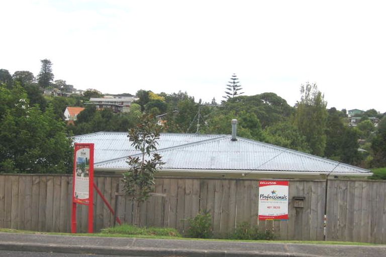 Photo of property in 58 Archers Road, Glenfield, Auckland, 0629