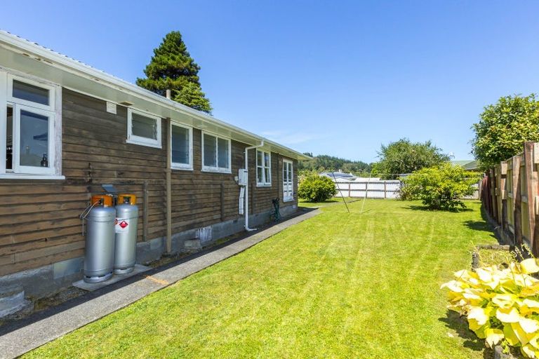Photo of property in 28 Moeraki Road, Maoribank, Upper Hutt, 5018