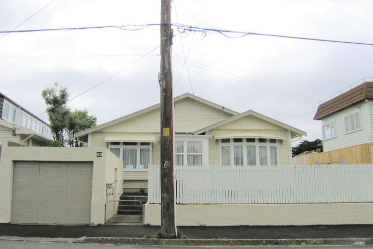 Photo of property in 53 Mills Road, Brooklyn, Wellington, 6021