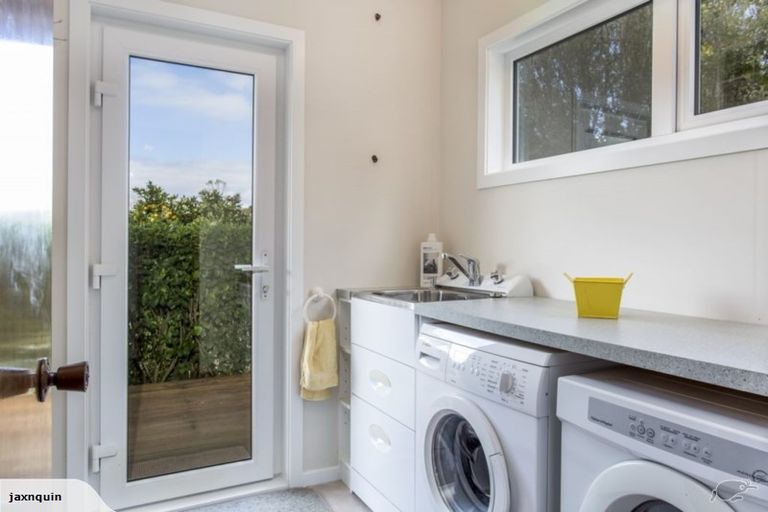 Photo of property in 21 Makepiece Place, Chatswood, Auckland, 0626