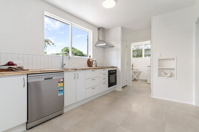 Photo of property in 22 Besant Place, Avondale, Christchurch, 8061