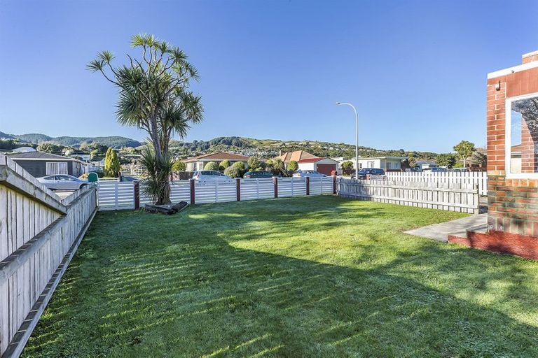 Photo of property in 11 Beauchamp Street, Tawa, Wellington, 5028