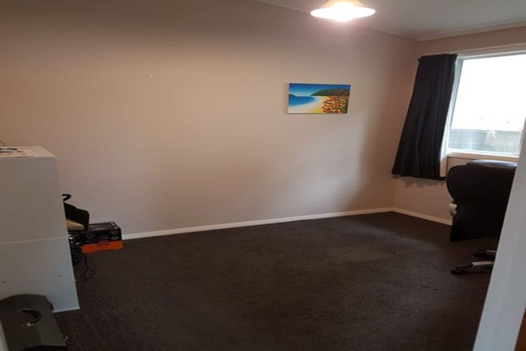 Photo of property in 6d Rewa Terrace, Tawa, Wellington, 5028