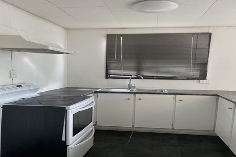 Photo of property in 46 Philomel Crescent, Bayswater, Auckland, 0622