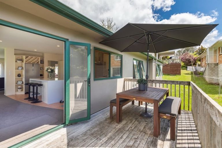 Photo of property in 2/60 Arran Road, Browns Bay, Auckland, 0630