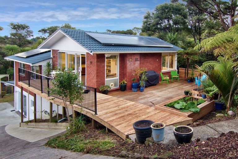 Photo of property in 9 Lancewood Avenue, Titirangi, Auckland, 0604